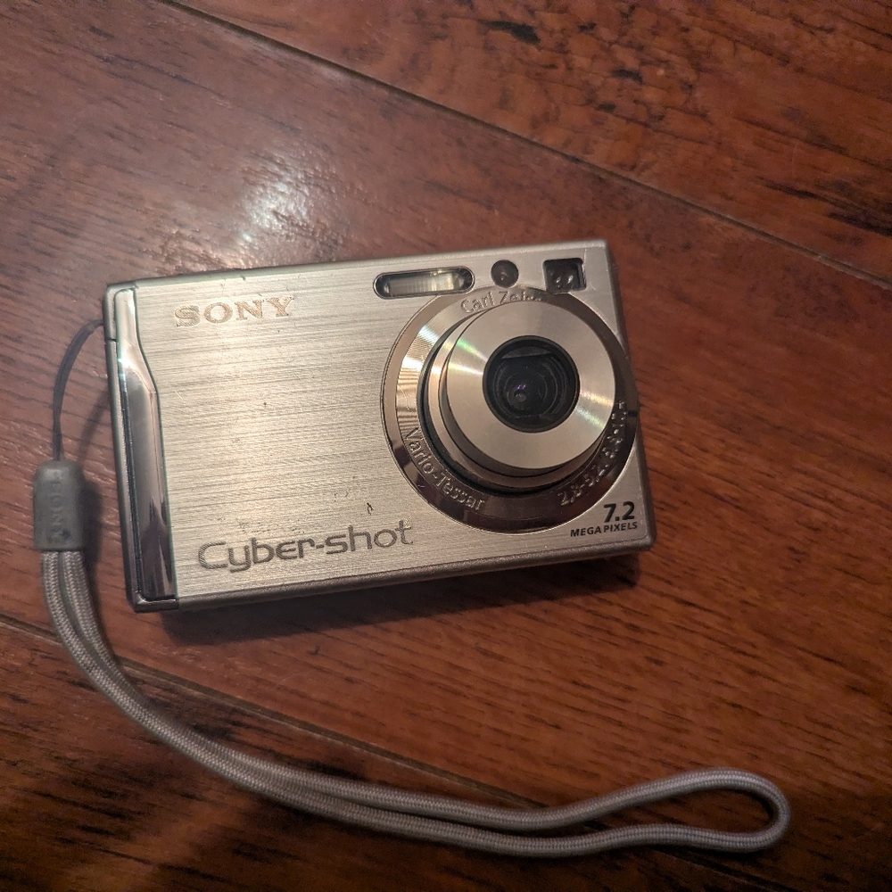 Sony Cybershot DSC-W80 FOR PARTS